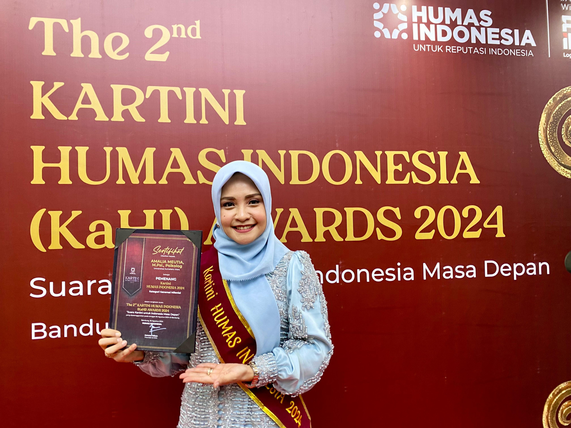 Head of USU Public Relations Receives Kartini Humas Indonesia 2024 Award